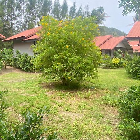 Phangan Chalet Bungalow & House Чалоклам Экстерьер фото