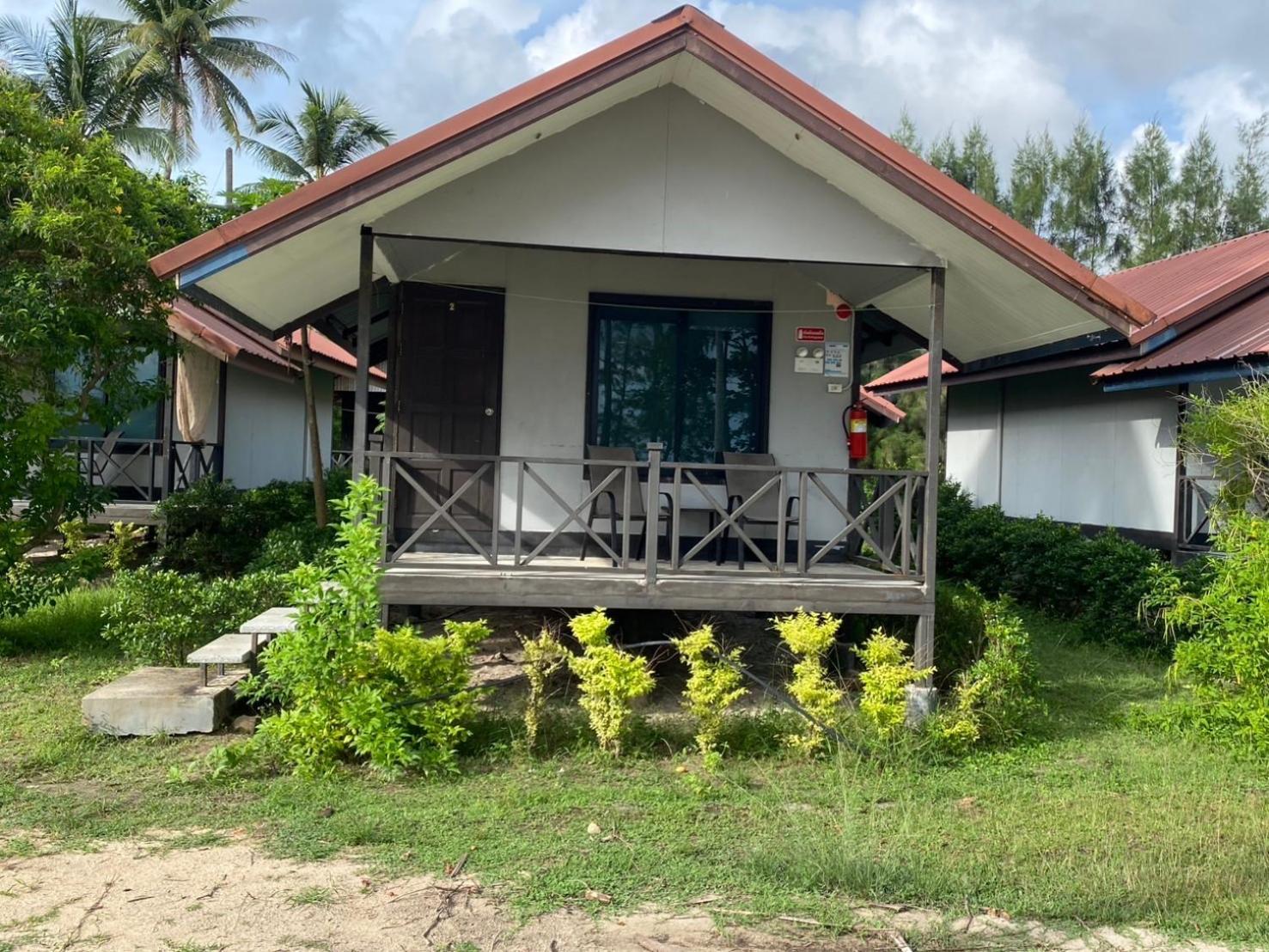 Phangan Chalet Bungalow & House Чалоклам Экстерьер фото