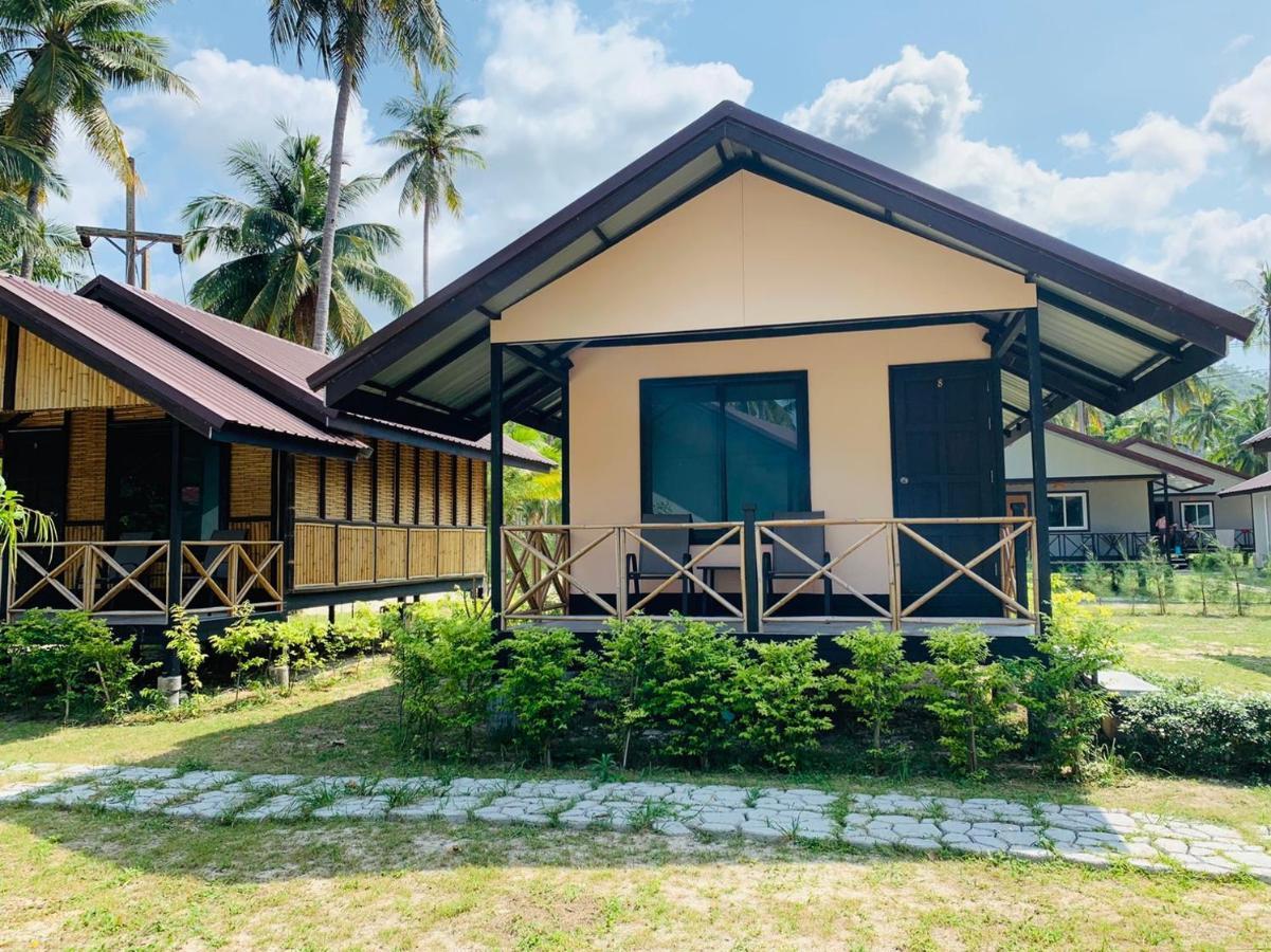 Phangan Chalet Bungalow & House Чалоклам Экстерьер фото
